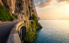 Gardesana Occidentale in der Nähe von Limone sul Garda am Gardasee, Lombardei/ Italien