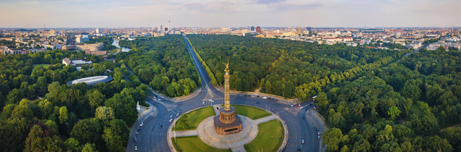 iegessäule mit Blick auf die Stadt Berlin