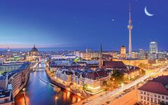Skyline von Berlin mit Alexanderplatz, Berliner Dom und Fernsehturm, Deutschland