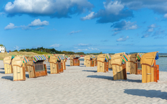 Südstrand mit Strandkörben in Burgtiefe auf der Insel Fehmarn