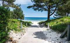985762928