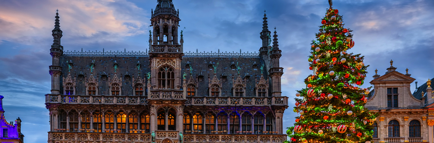 Blick auf den Grand Place in Brüssel zur Weihnachtszeit 