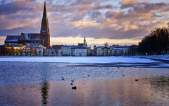 zugefrorener Pfaffenteich in Schwerin, Deutschland