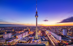 Skyline von Berlin mit Nikolaiviertel, Berliner Dom und Fernsehturm