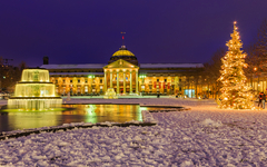Kurhaus in Wiesbaden zur Weihnachtszeit, Deutschland