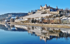 Main und Festung Marienberg im Winter