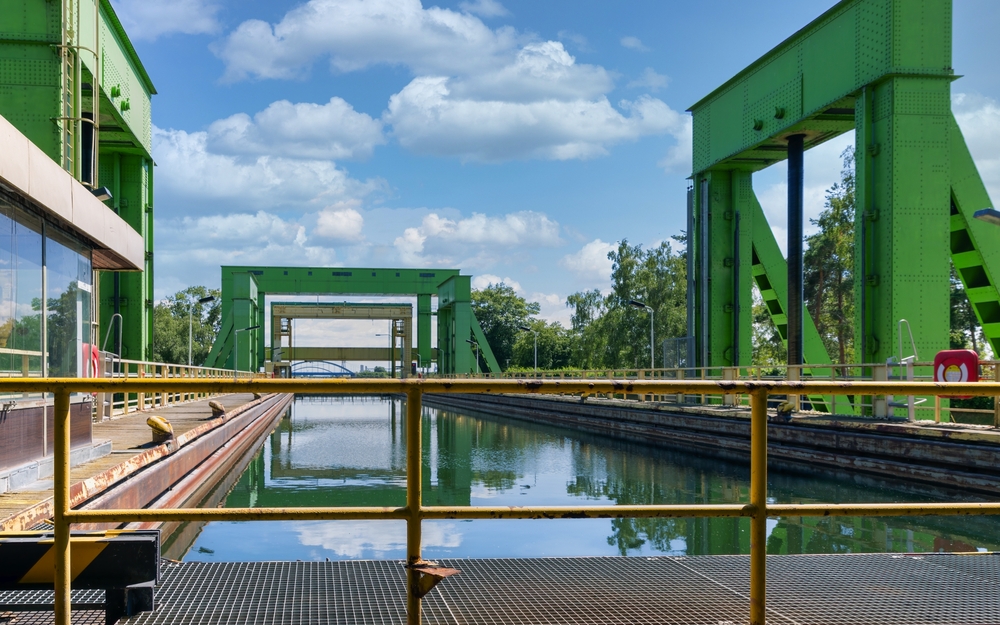 Trogbrückenfahrt mit Schiffshebewerk in Magdeburg