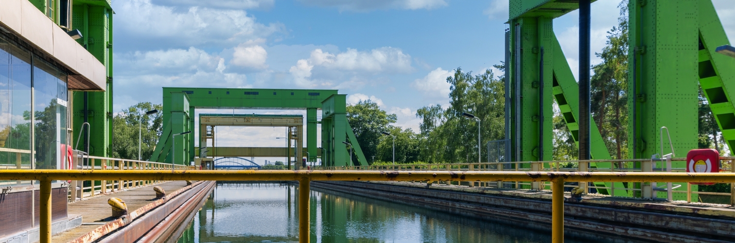 Trogbrückenfahrt mit Schiffshebewerk in Magdeburg